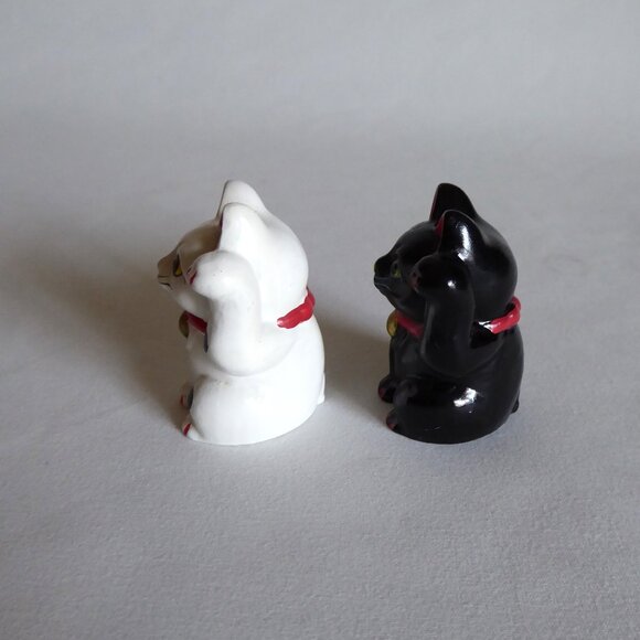 VINTAGE NEW JAPANESE JAPAN 2” HAND PAINTED MANEKI NEKO LUCKY CAT FIGURE SET - Picture 6 of 8